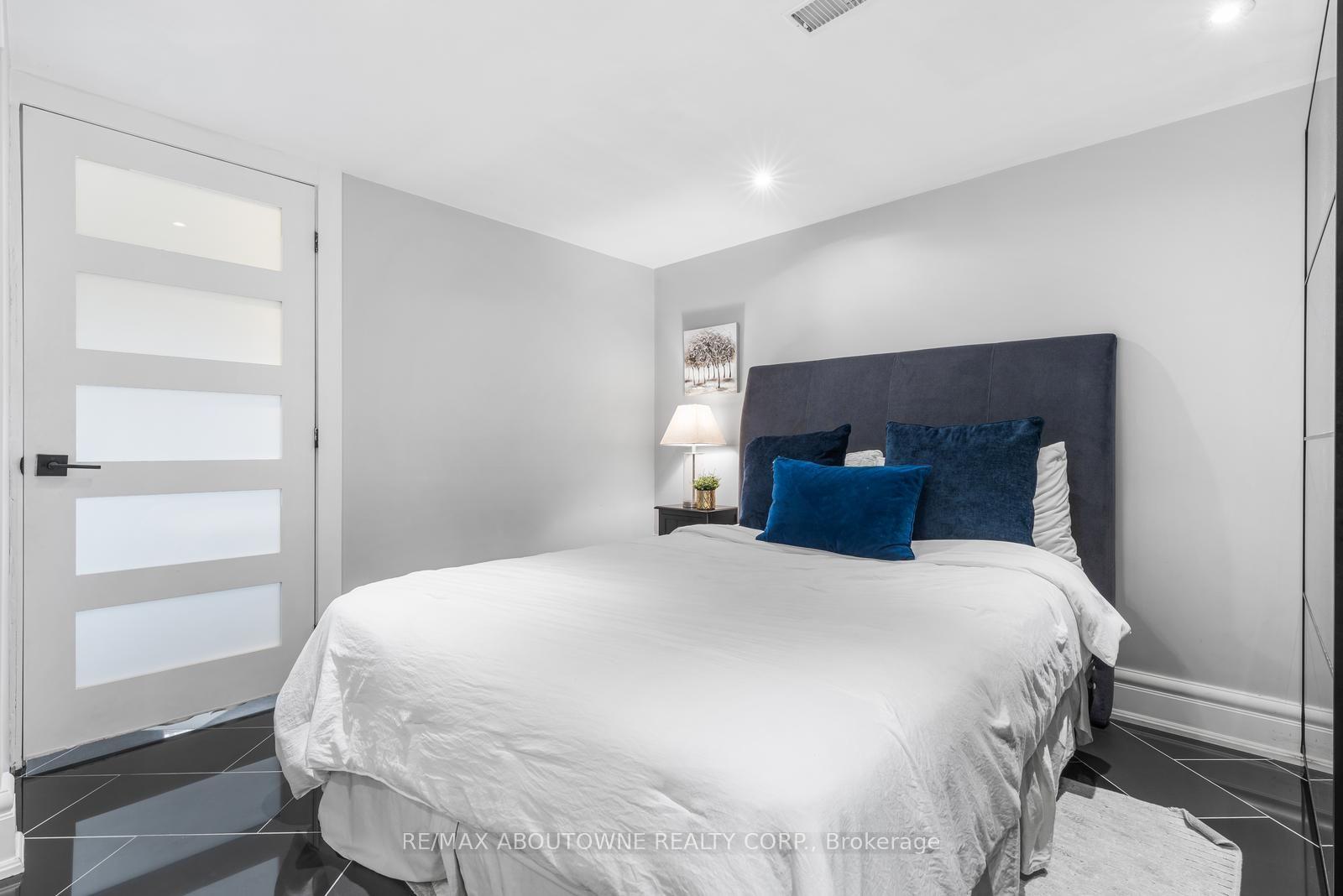 Photo 29 of 547 Pinegrove Road, Oakville, West — HOMEH