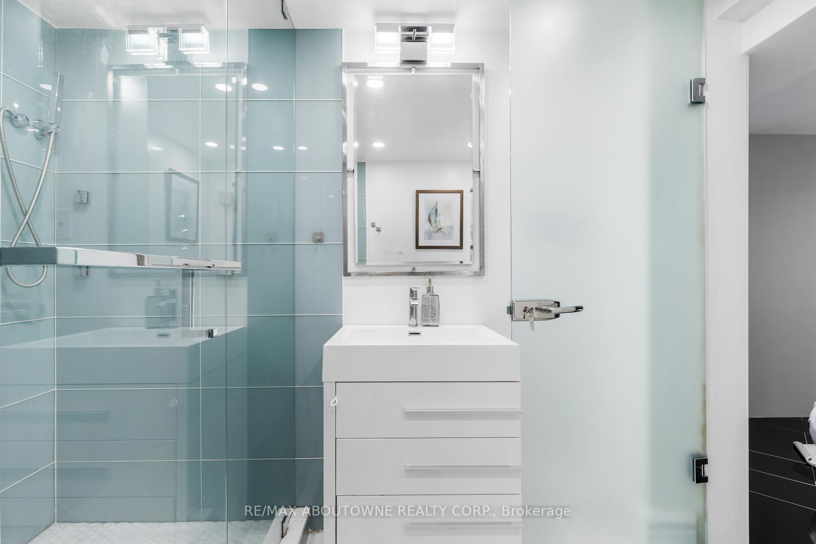 Photo 30 of 547 Pinegrove Road, Oakville, West — HOMEH