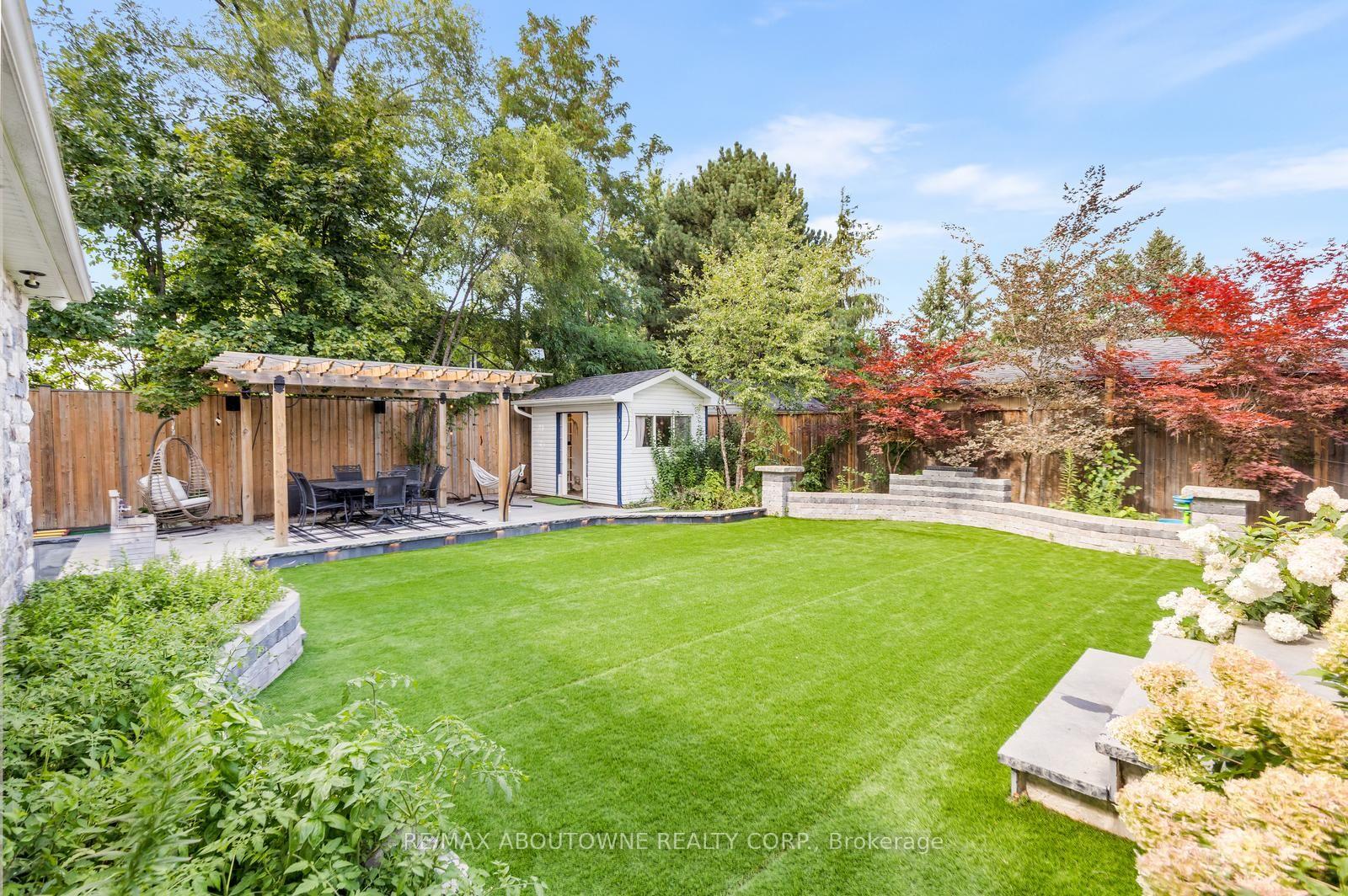Photo 35 of 547 Pinegrove Road, Oakville, West — HOMEH