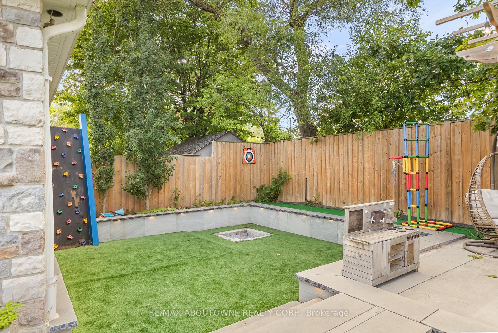 Photo 37 of 547 Pinegrove Road, Oakville, West — HOMEH