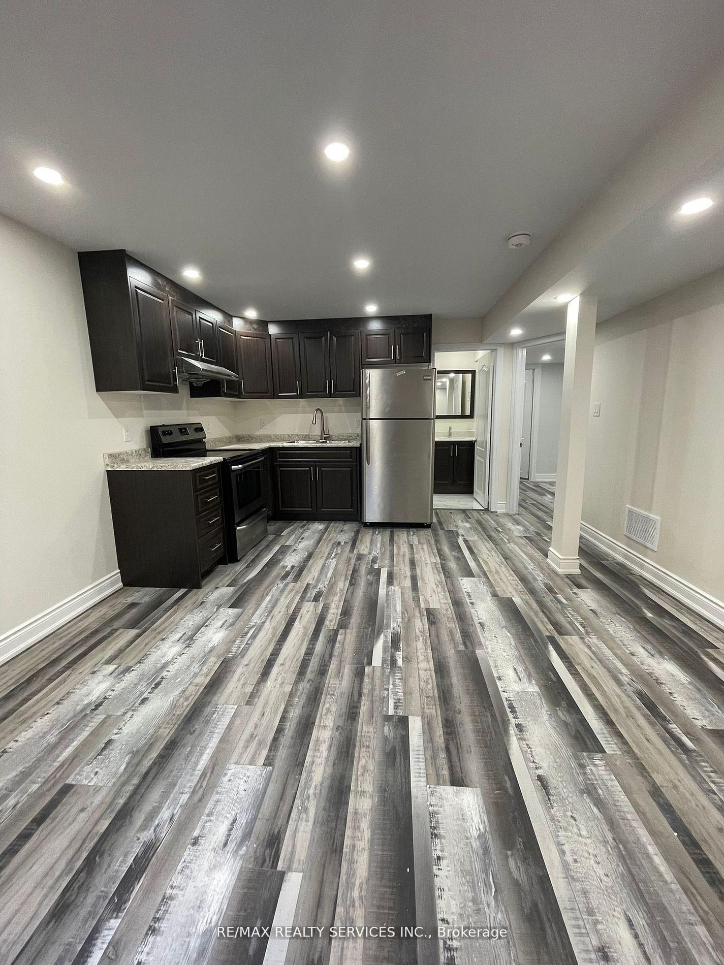 Photo 5 of 21 Exhibition Crescent, Brampton, Northwest Brampton — HOMEH