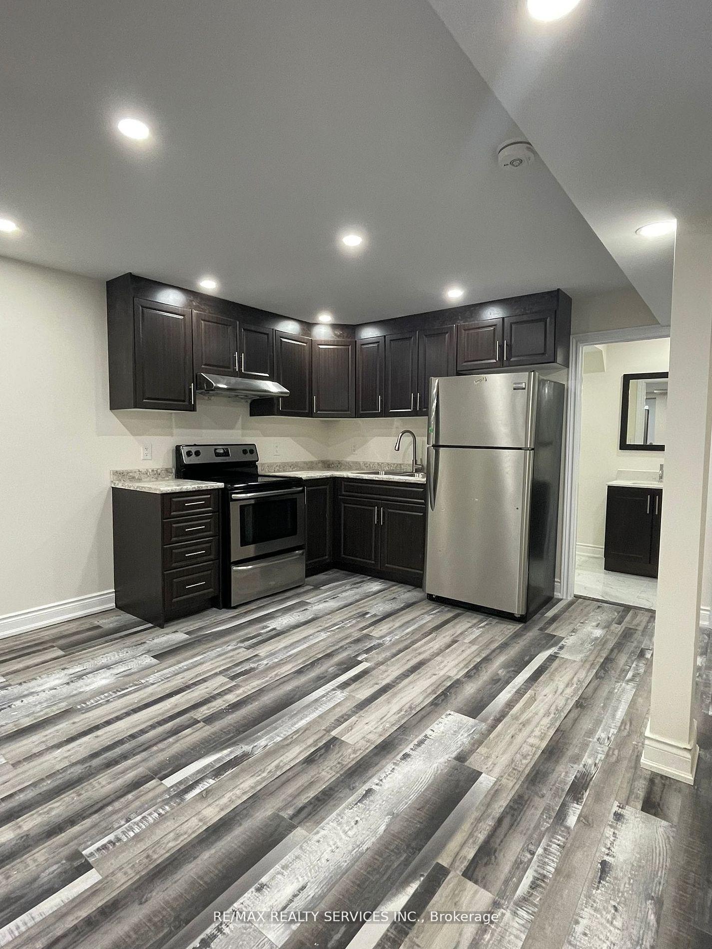 Photo 6 of 21 Exhibition Crescent, Brampton, Northwest Brampton — HOMEH