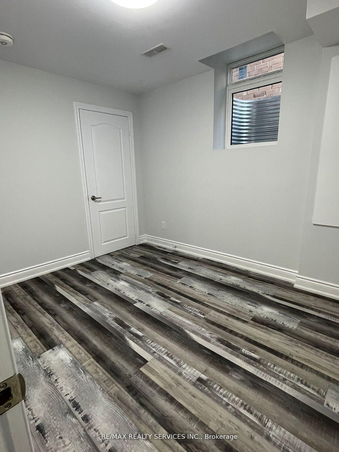 Photo 9 of 21 Exhibition Crescent, Brampton, Northwest Brampton — HOMEH