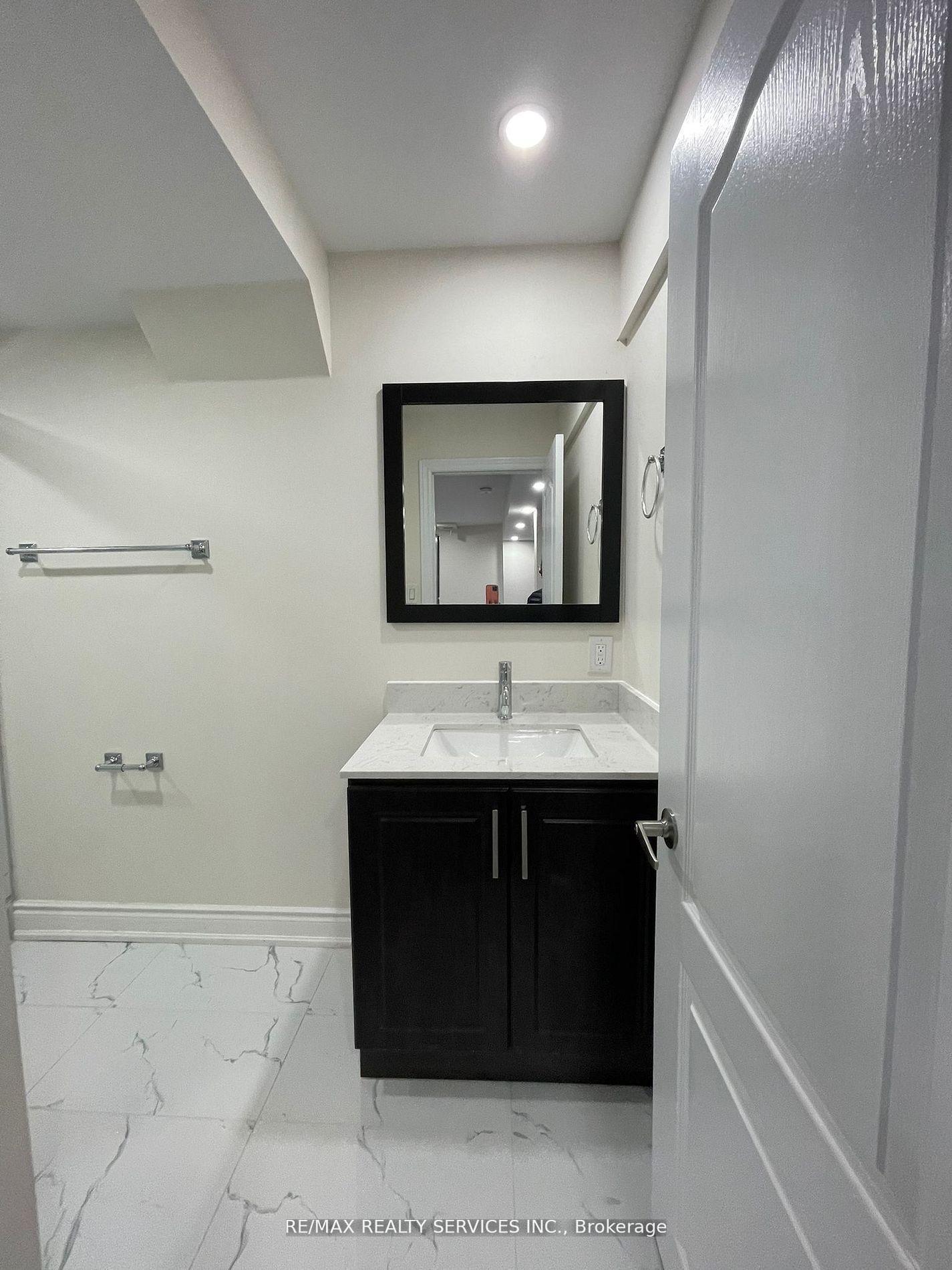 Photo 13 of 21 Exhibition Crescent, Brampton, Northwest Brampton — HOMEH