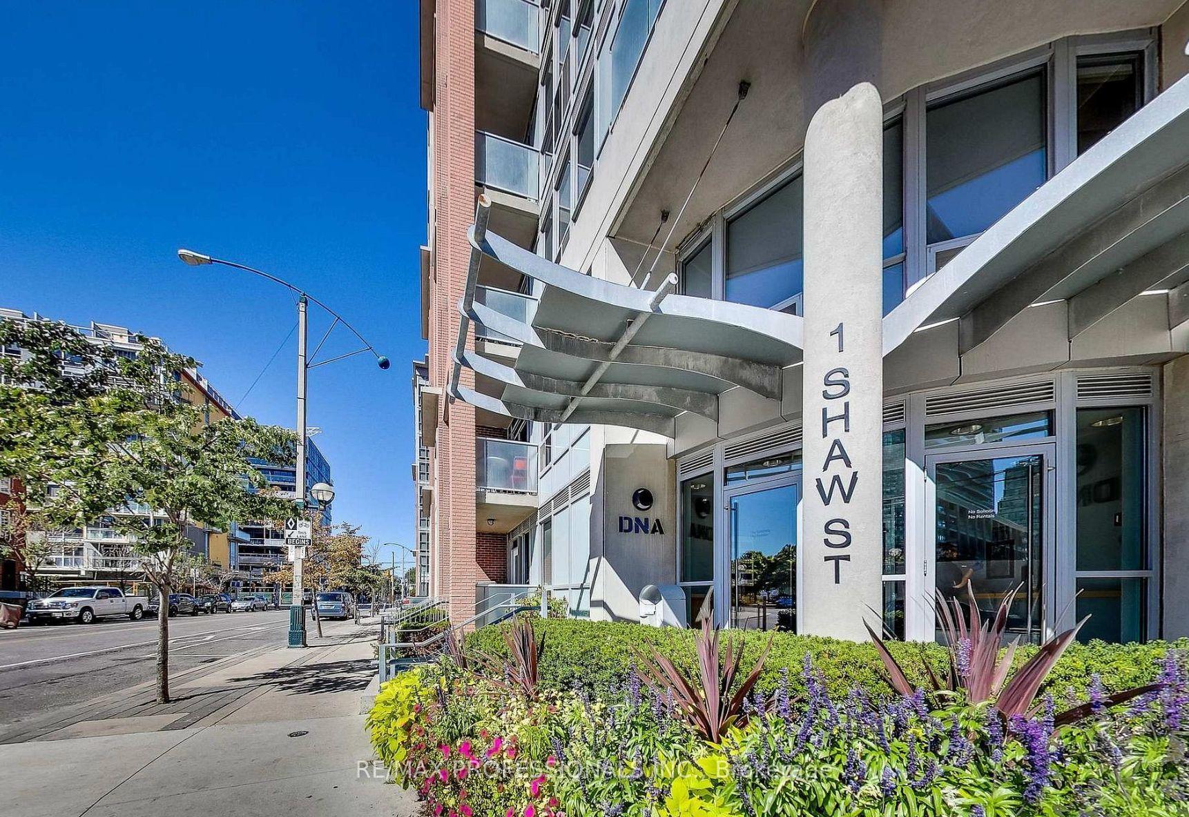 Front of Unit 523, 1 Shaw Street W
