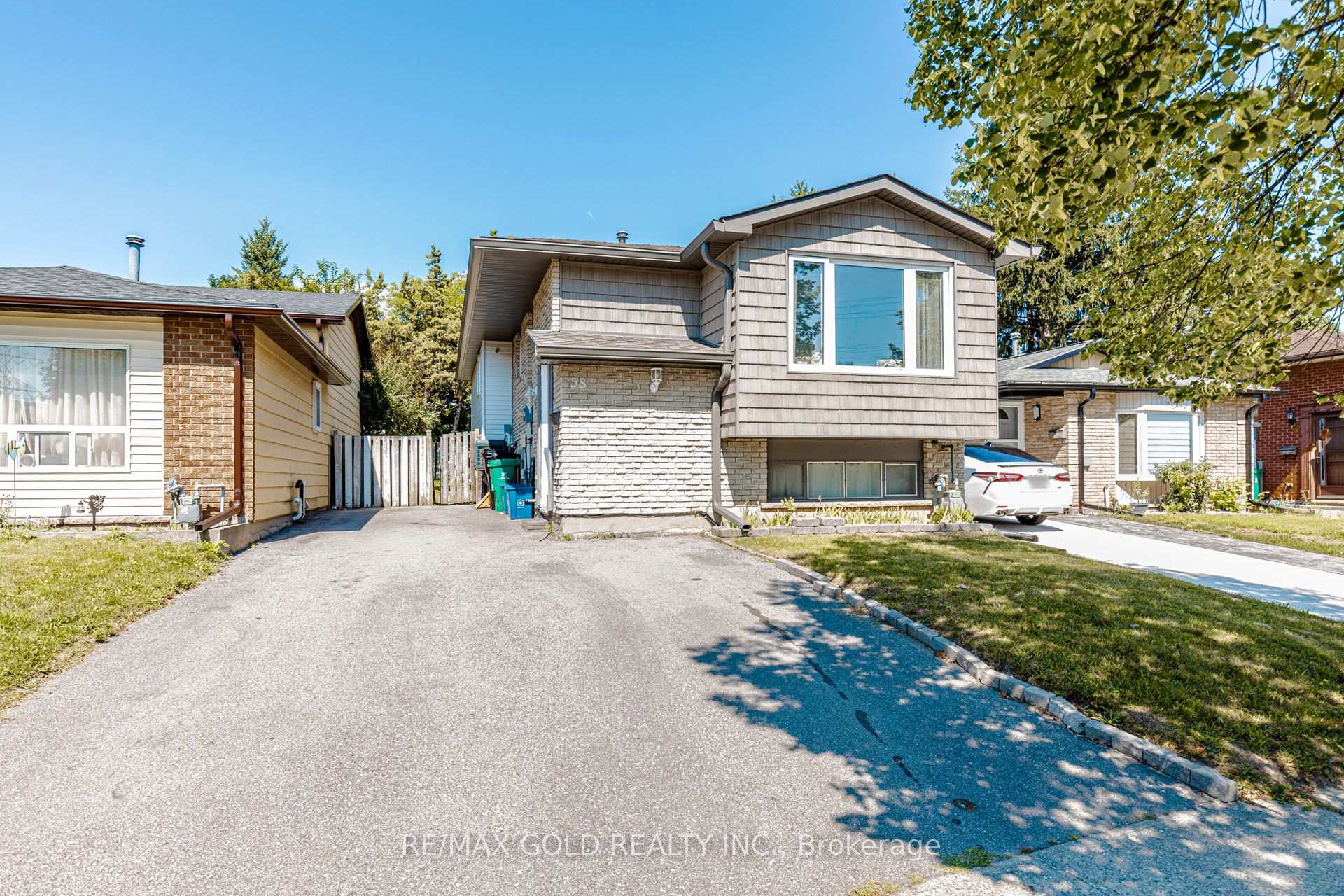 Photo 2 of 58 Homestead Place, Kitchener, Forest Heights — HOMEH