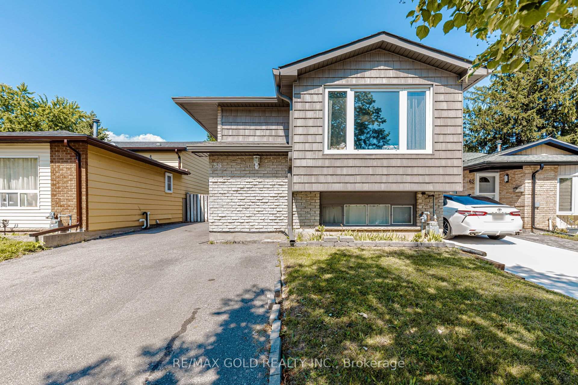 Photo 3 of 58 Homestead Place, Kitchener, Forest Heights — HOMEH
