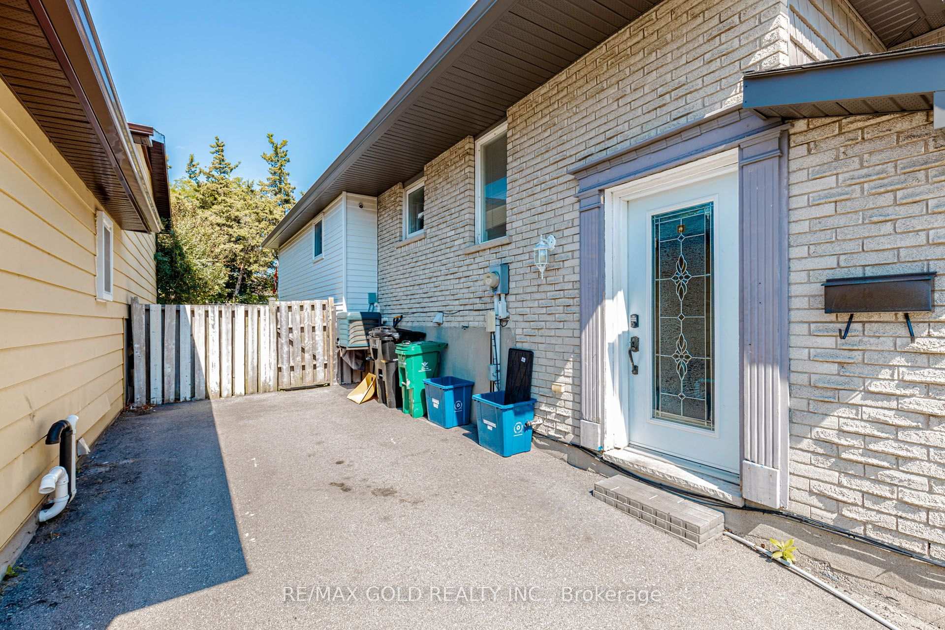 Photo 4 of 58 Homestead Place, Kitchener, Forest Heights — HOMEH