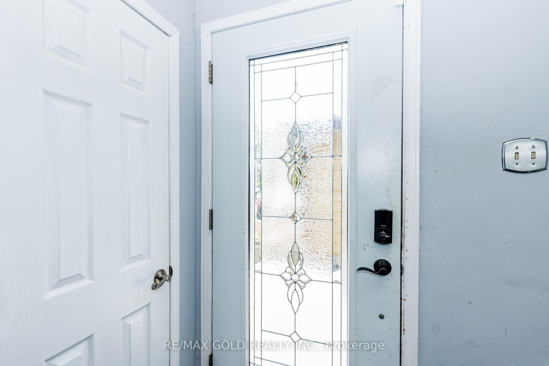 Photo 5 of 58 Homestead Place, Kitchener, Forest Heights — HOMEH
