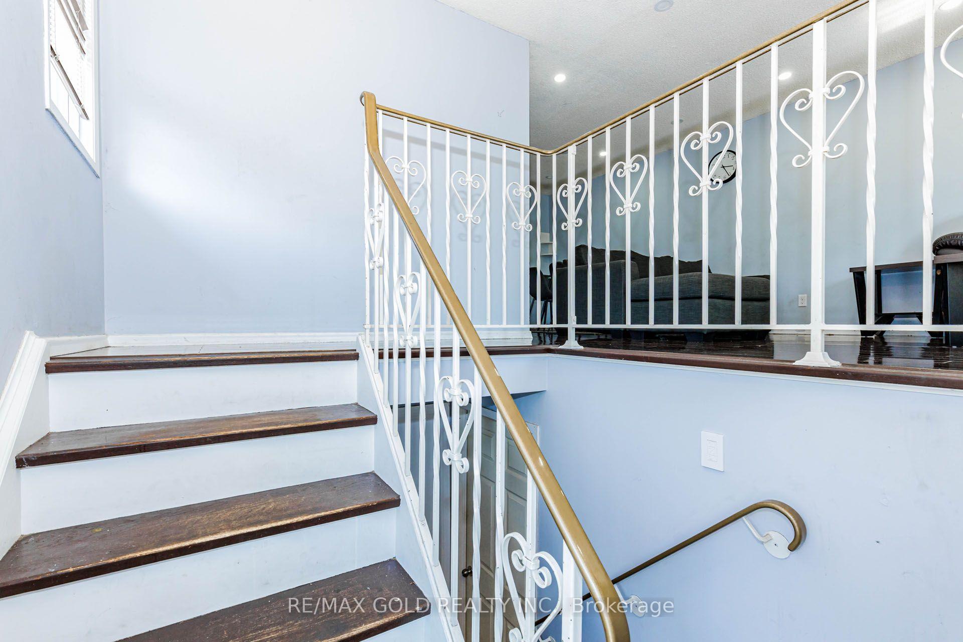 Photo 6 of 58 Homestead Place, Kitchener, Forest Heights — HOMEH