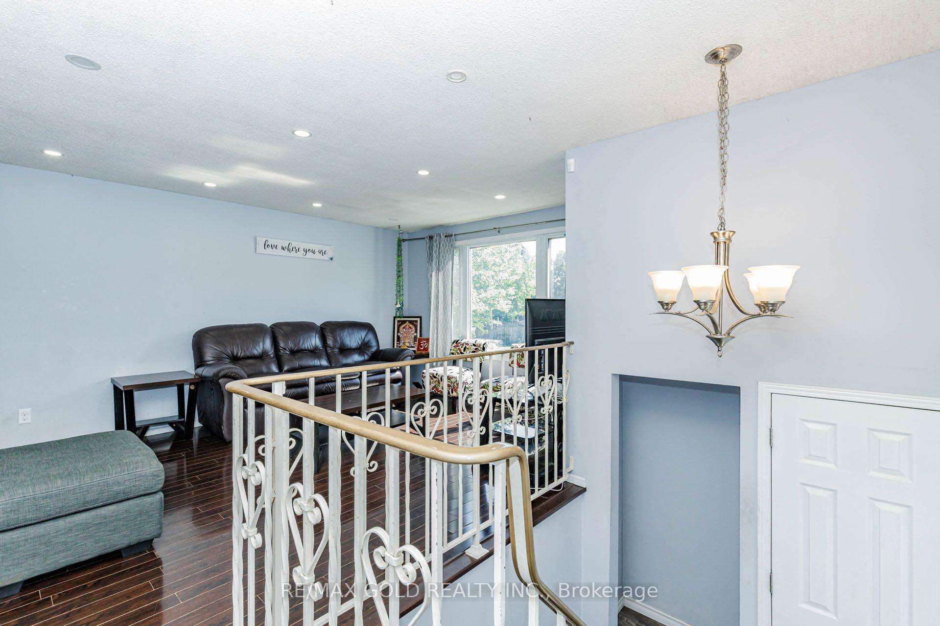 Photo 7 of 58 Homestead Place, Kitchener, Forest Heights — HOMEH