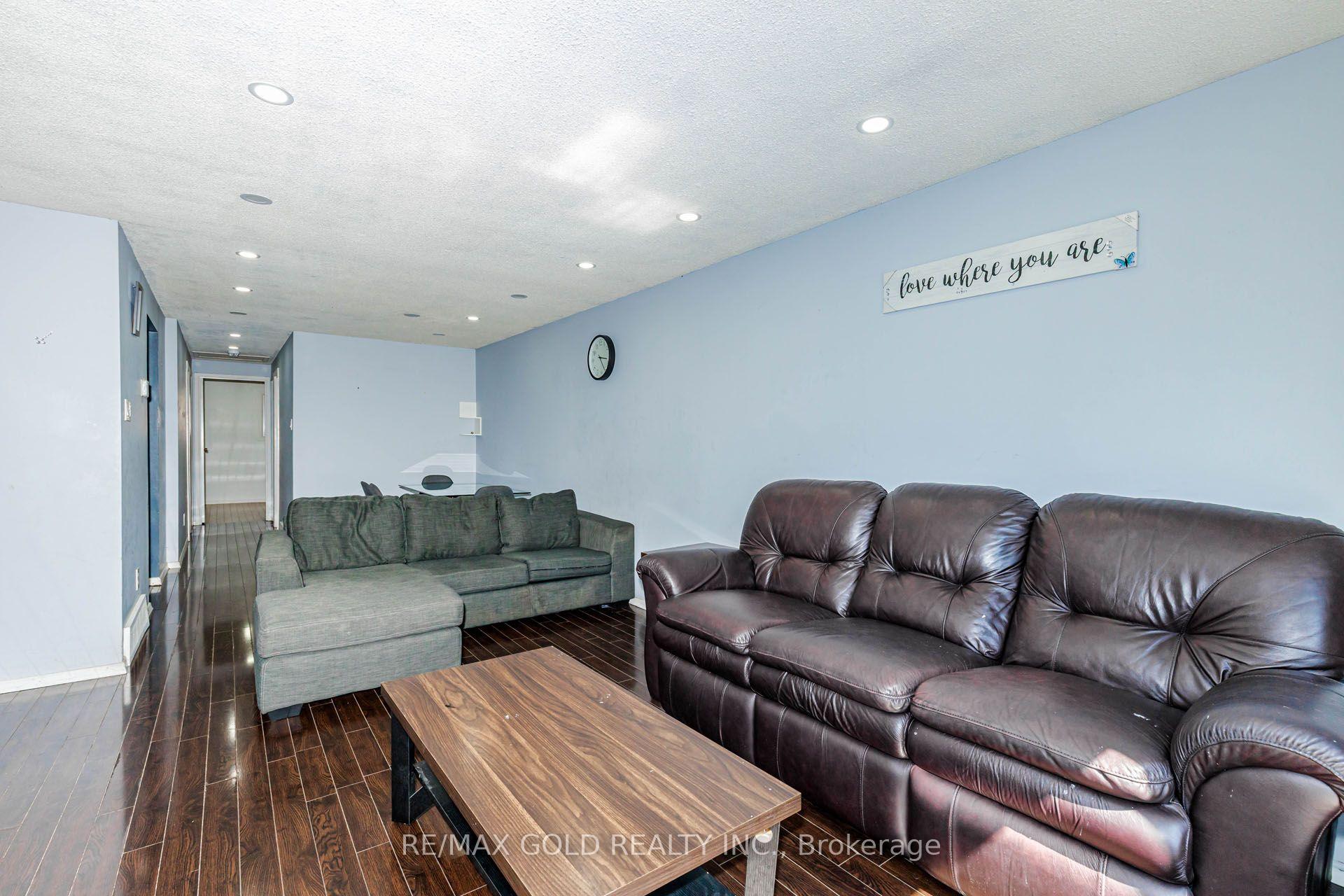 Photo 10 of 58 Homestead Place, Kitchener, Forest Heights — HOMEH