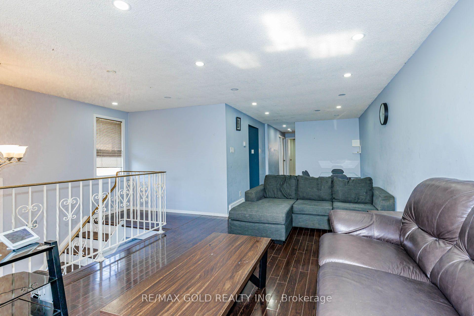Photo 11 of 58 Homestead Place, Kitchener, Forest Heights — HOMEH