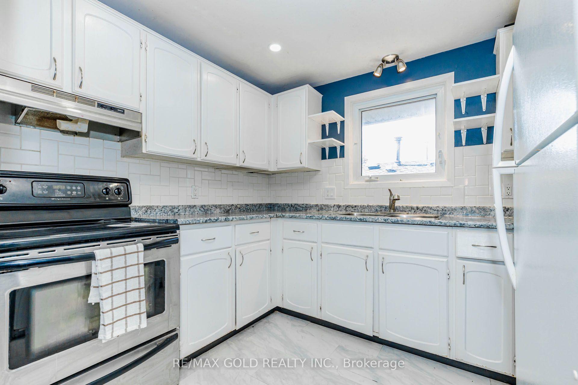 Photo 16 of 58 Homestead Place, Kitchener, Forest Heights — HOMEH