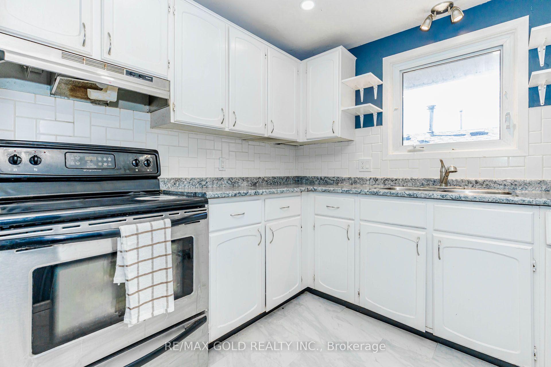 Photo 17 of 58 Homestead Place, Kitchener, Forest Heights — HOMEH