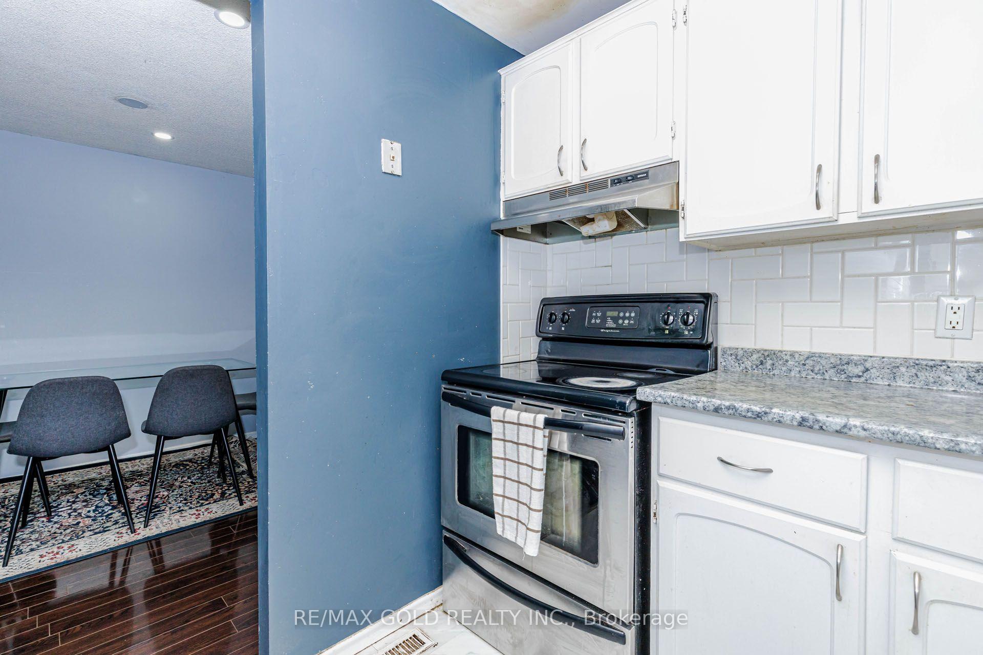 Photo 18 of 58 Homestead Place, Kitchener, Forest Heights — HOMEH