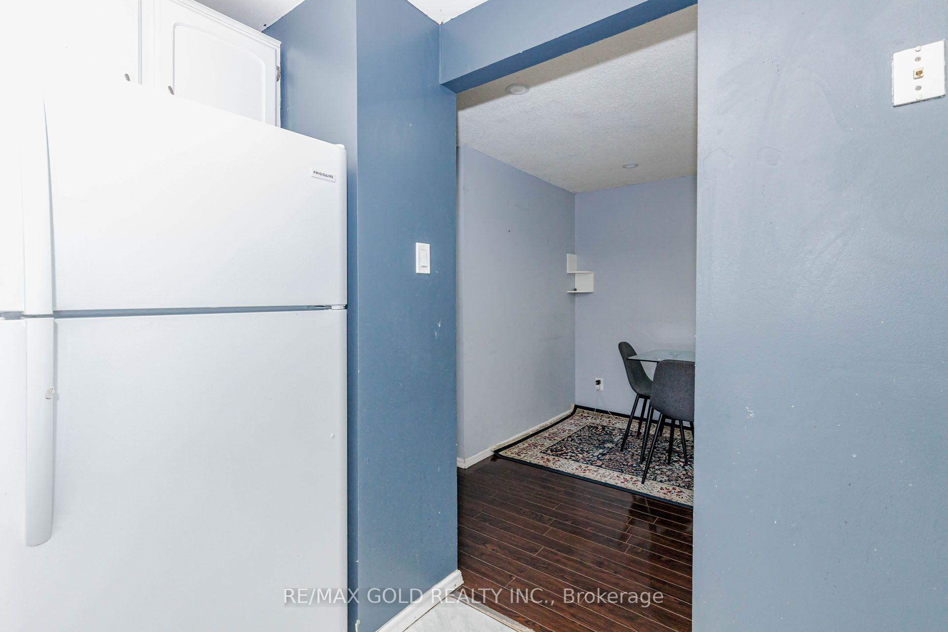 Photo 19 of 58 Homestead Place, Kitchener, Forest Heights — HOMEH
