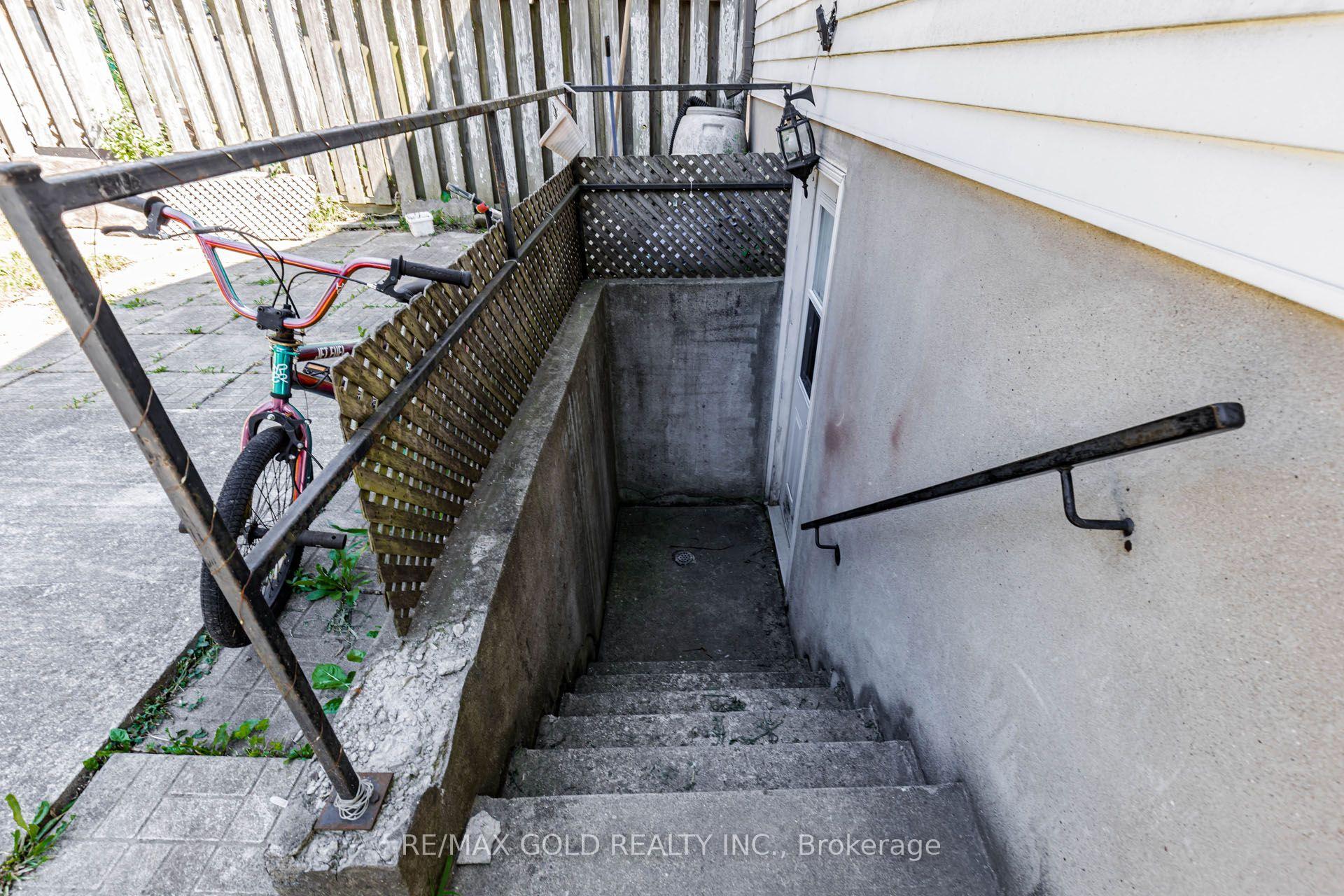 Photo 35 of 58 Homestead Place, Kitchener, Forest Heights — HOMEH