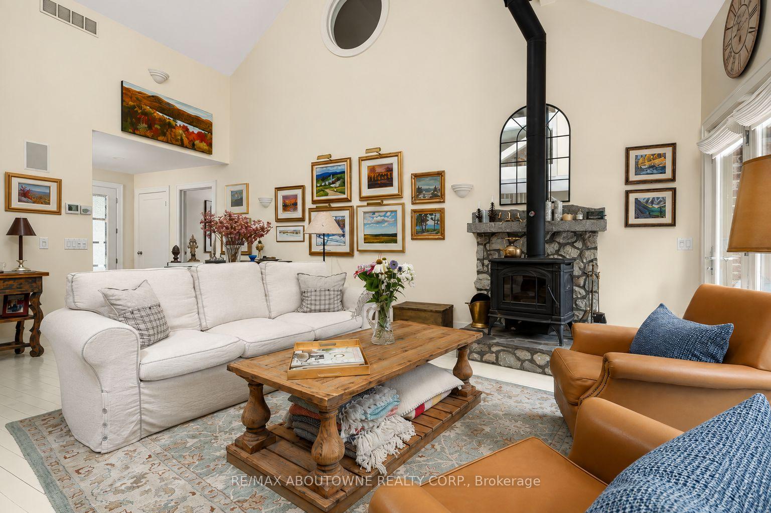 Photo 10 of 23 Alice Street E, Blue Mountains — HOMEH