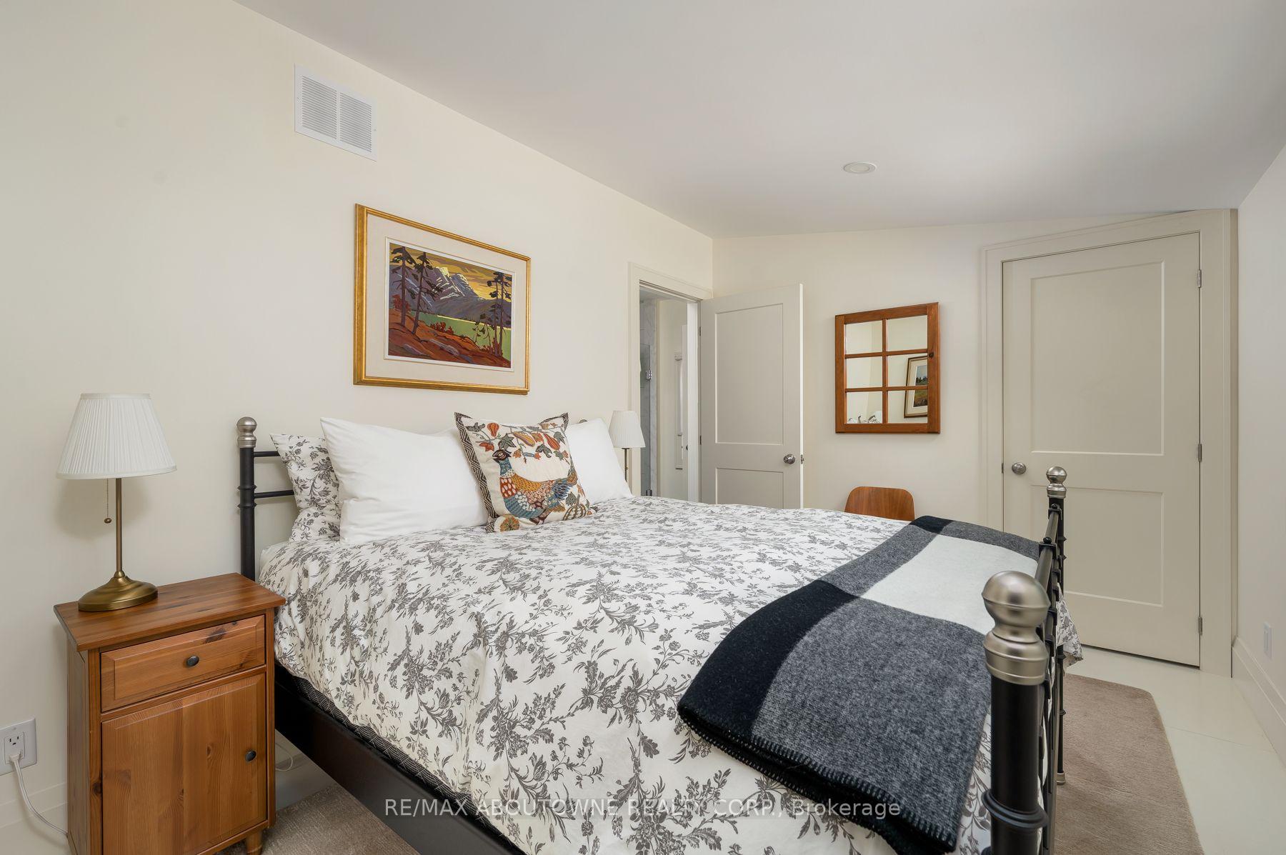 Photo 29 of 23 Alice Street E, Blue Mountains — HOMEH