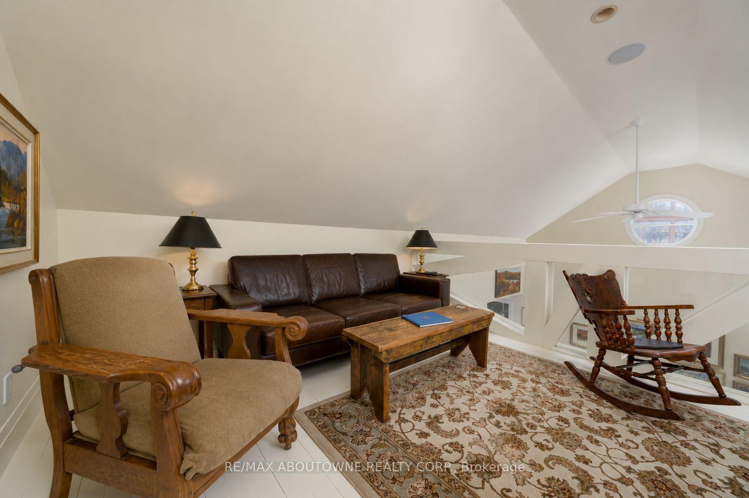 Photo 33 of 23 Alice Street E, Blue Mountains — HOMEH