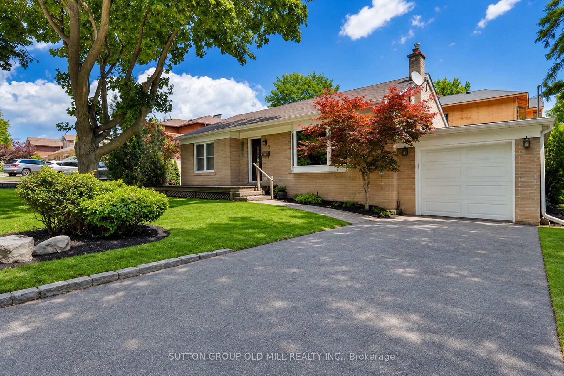 Photo 2 of 1 Penhale Drive, Etobicoke, Humber Heights — HOMEH