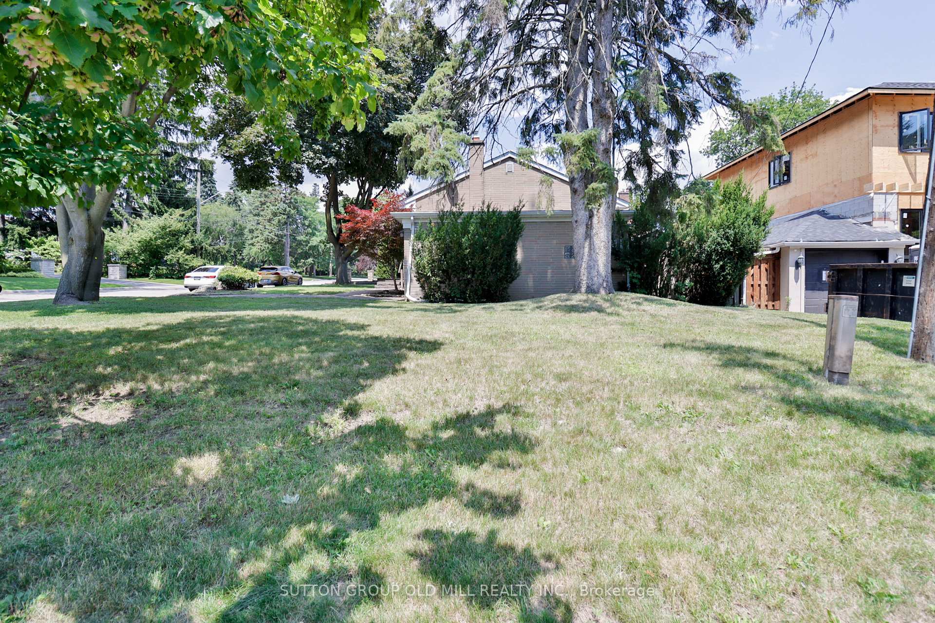 Photo 4 of 1 Penhale Drive, Etobicoke, Humber Heights — HOMEH