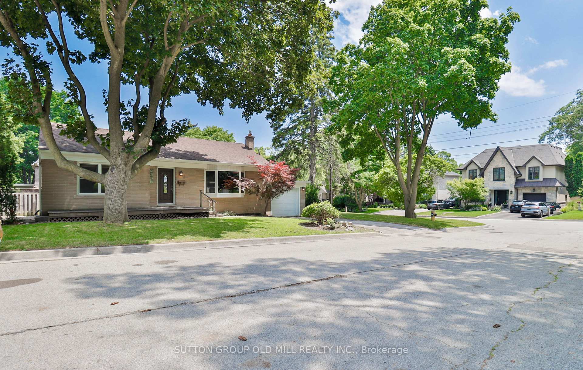 Photo 5 of 1 Penhale Drive, Etobicoke, Humber Heights — HOMEH