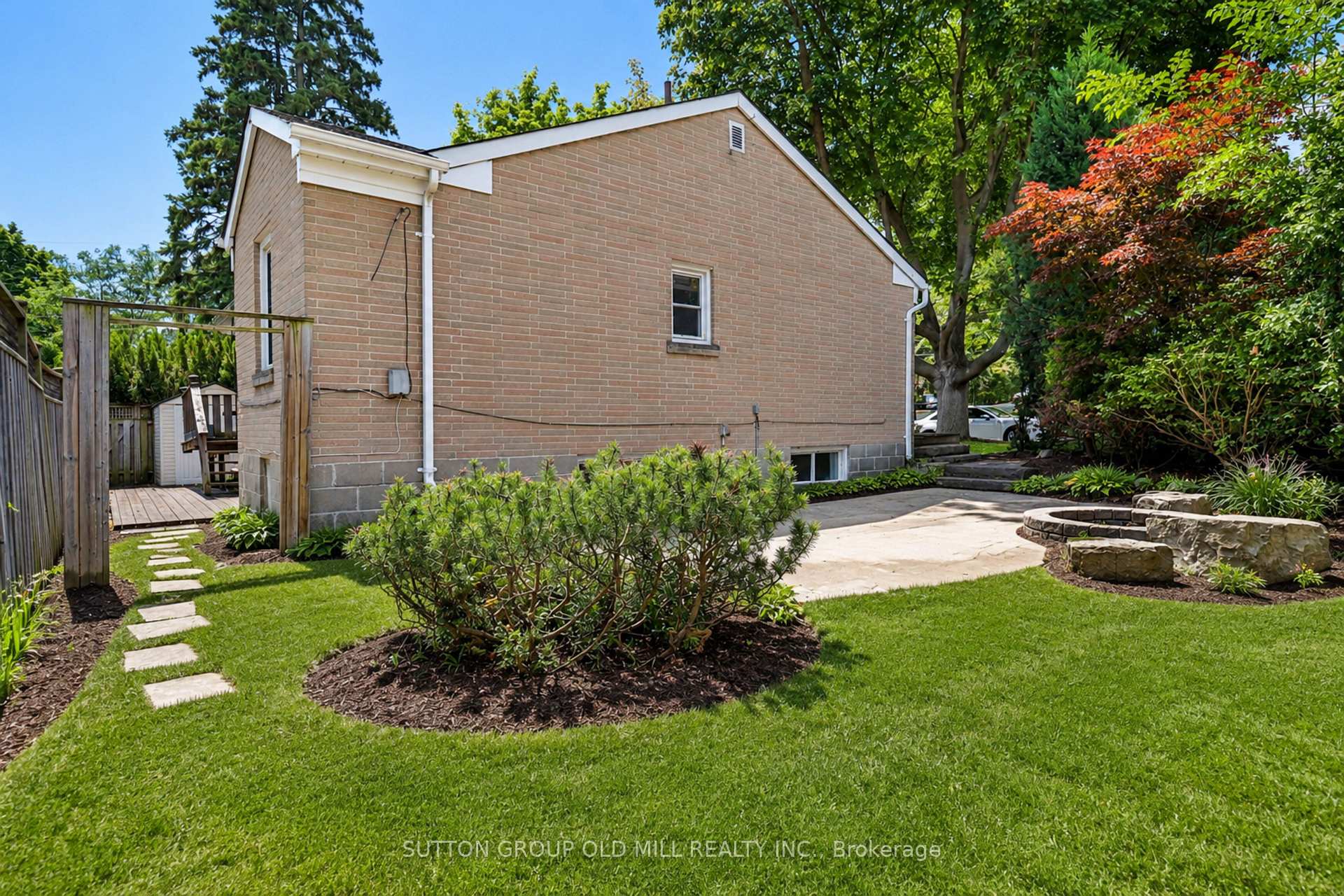 Photo 10 of 1 Penhale Drive, Etobicoke, Humber Heights — HOMEH