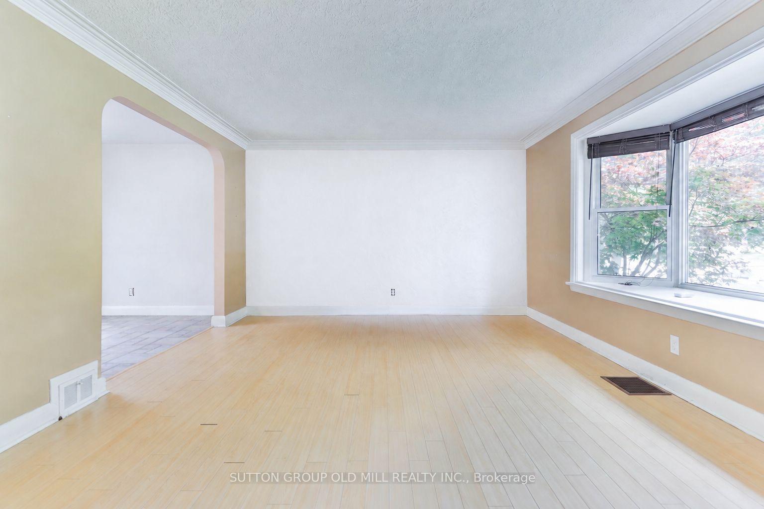 Photo 14 of 1 Penhale Drive, Etobicoke, Humber Heights — HOMEH