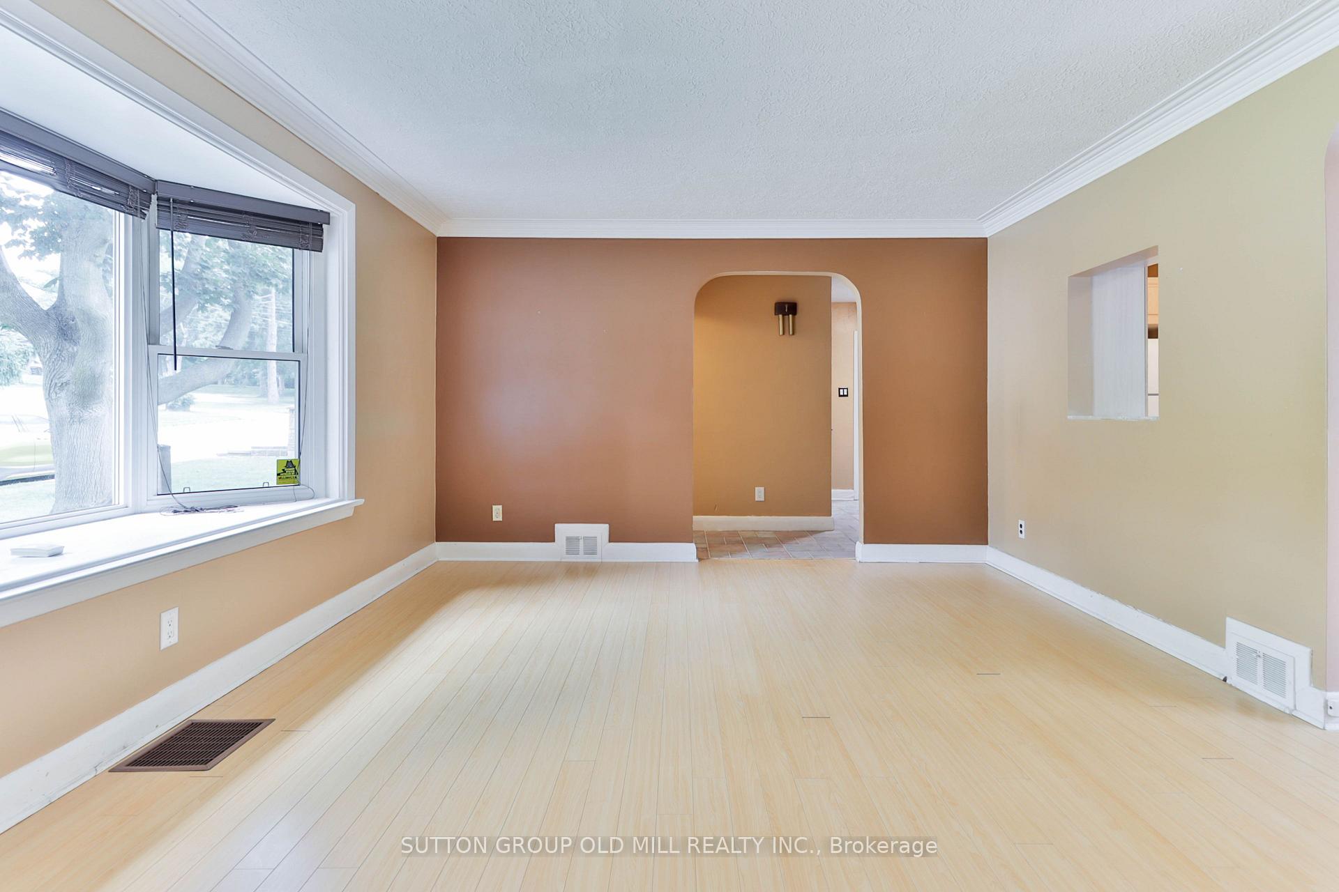 Photo 16 of 1 Penhale Drive, Etobicoke, Humber Heights — HOMEH