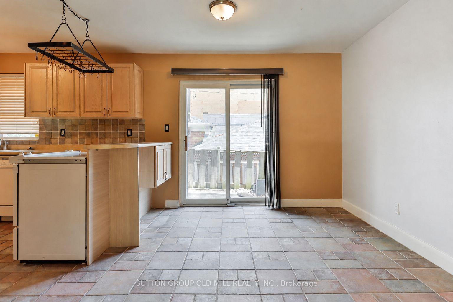 Photo 21 of 1 Penhale Drive, Etobicoke, Humber Heights — HOMEH