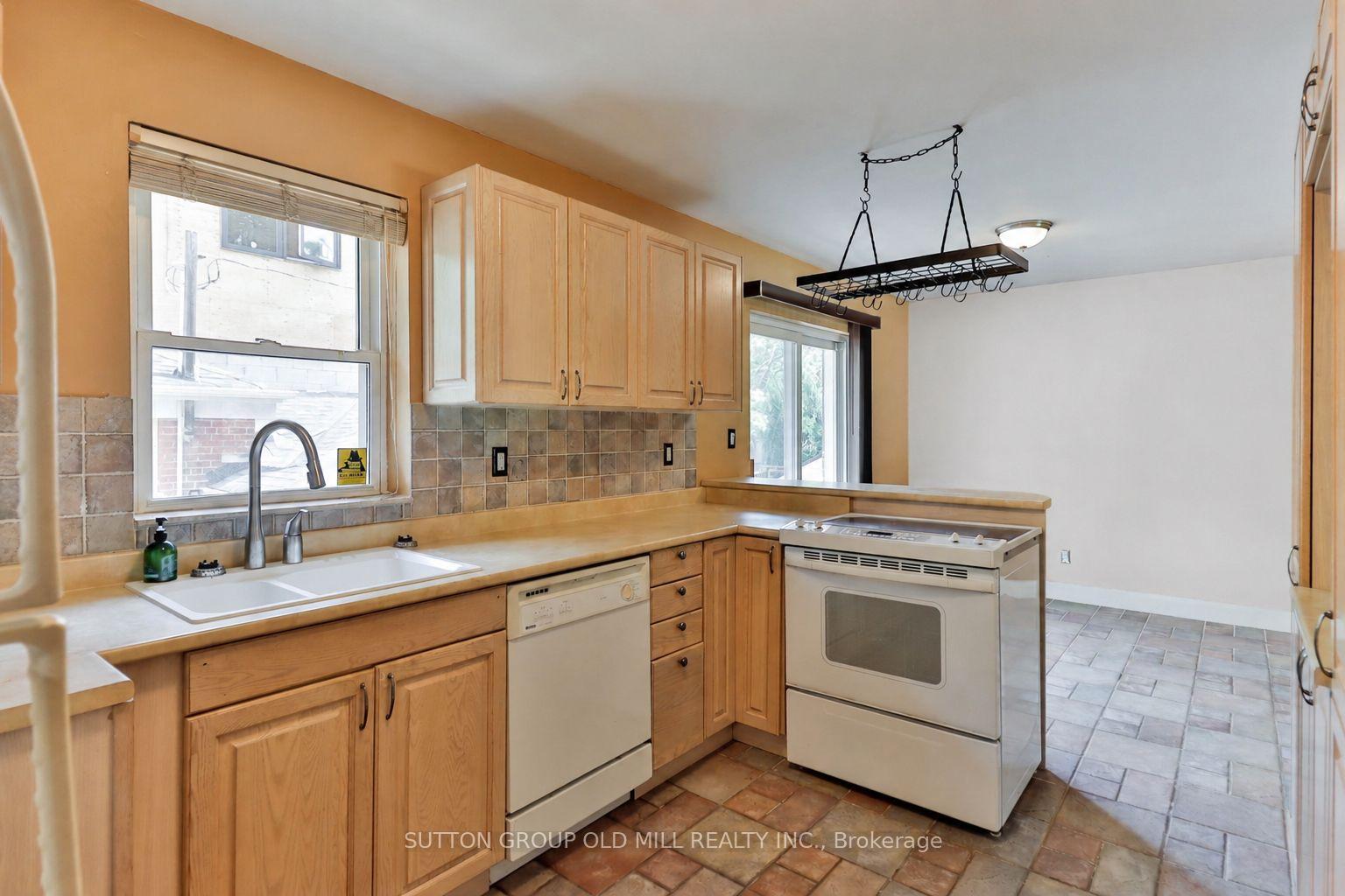 Photo 24 of 1 Penhale Drive, Etobicoke, Humber Heights — HOMEH