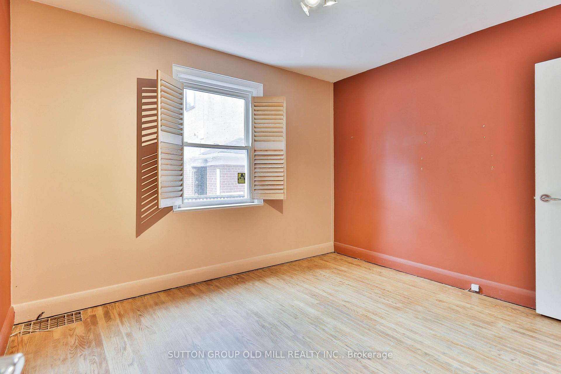Photo 25 of 1 Penhale Drive, Etobicoke, Humber Heights — HOMEH
