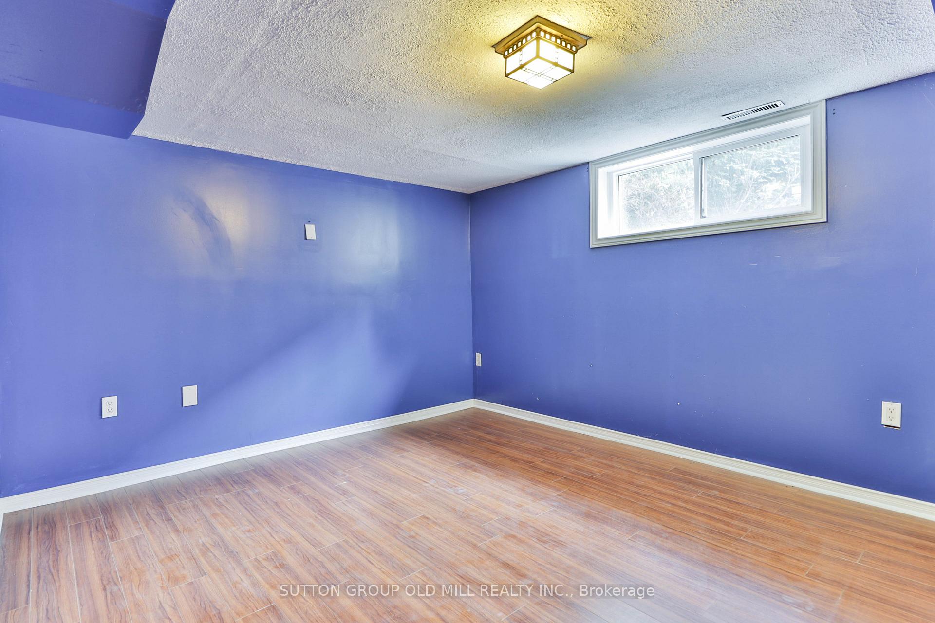 Photo 33 of 1 Penhale Drive, Etobicoke, Humber Heights — HOMEH