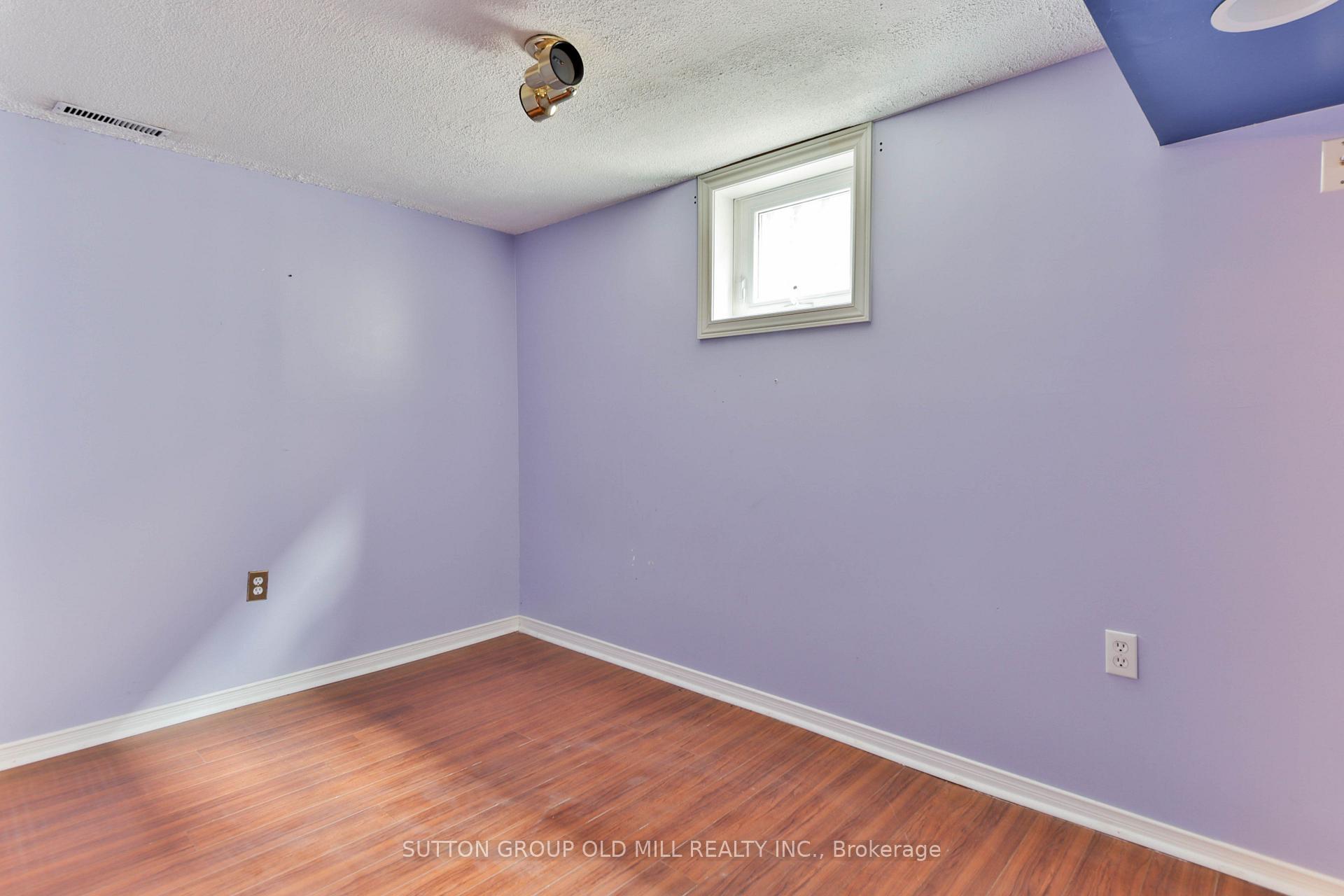 Photo 35 of 1 Penhale Drive, Etobicoke, Humber Heights — HOMEH