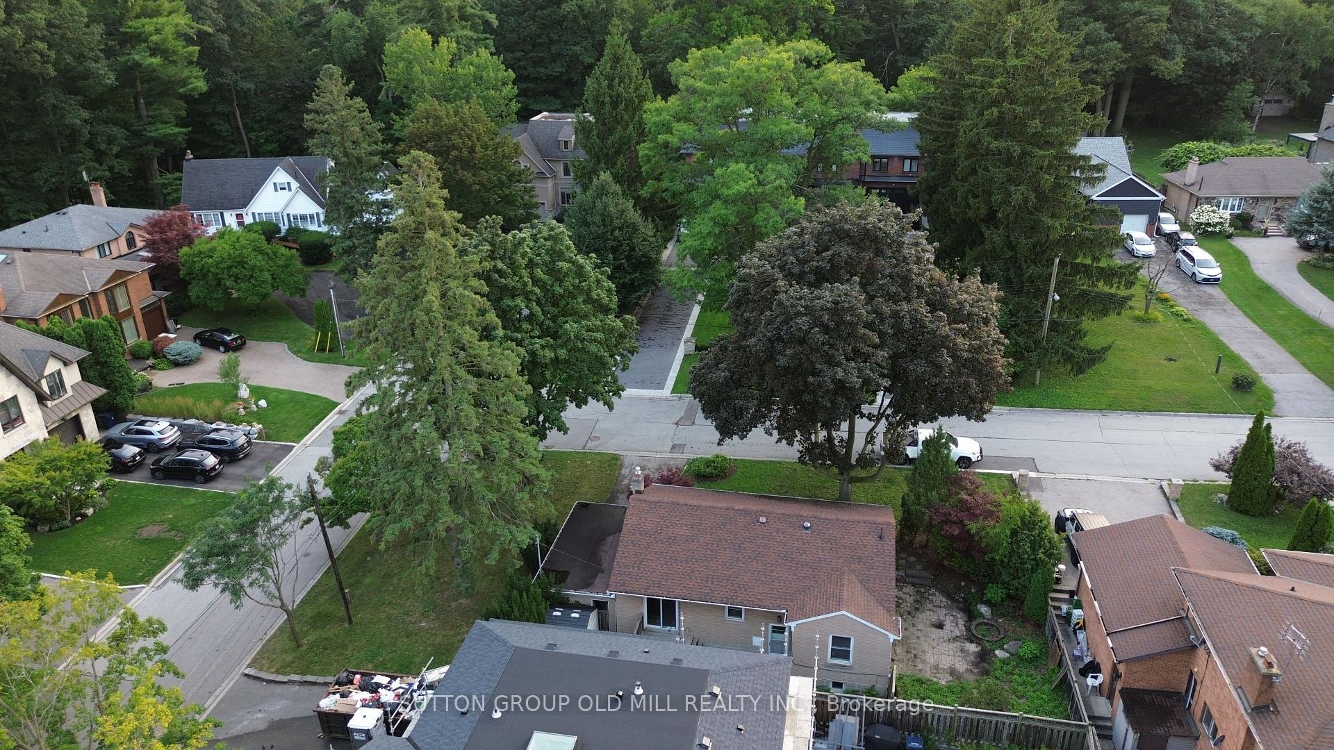 Photo 37 of 1 Penhale Drive, Etobicoke, Humber Heights — HOMEH