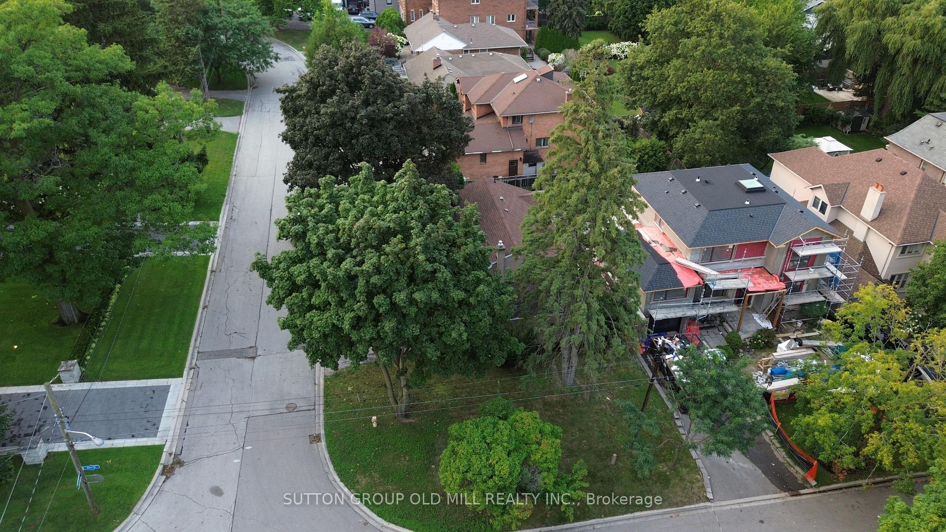 Photo 39 of 1 Penhale Drive, Etobicoke, Humber Heights — HOMEH