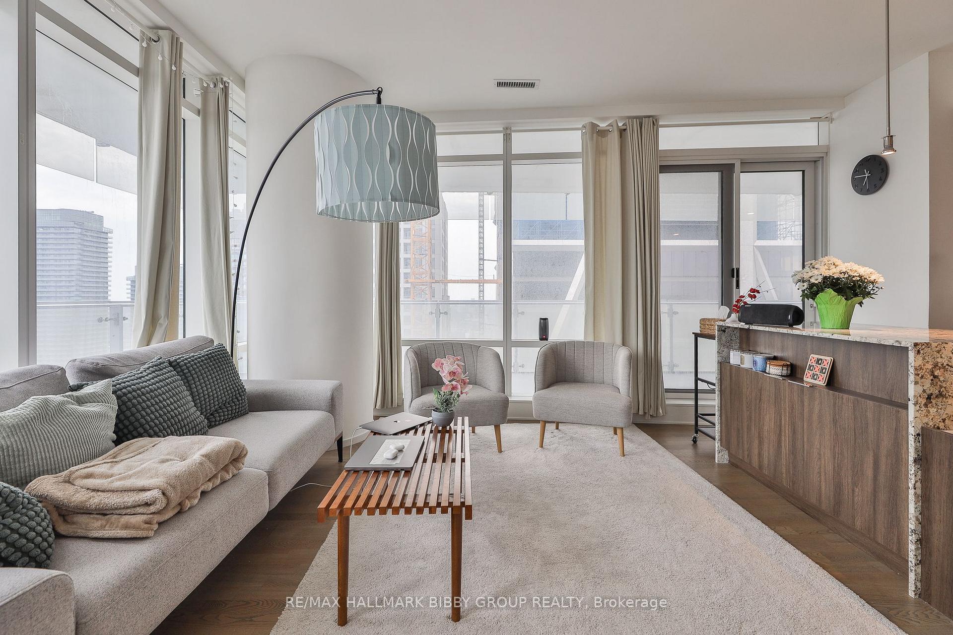 Photo 4 of Unit 3807, 1 Bloor Street E, Toronto, Church-Yonge Corridor — HOMEH