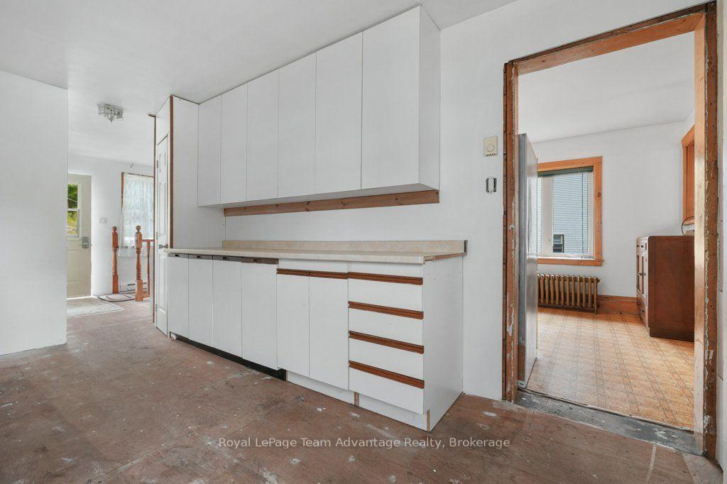 Photo 10 of 111 Gibson St Street, Parry Sound — HOMEH