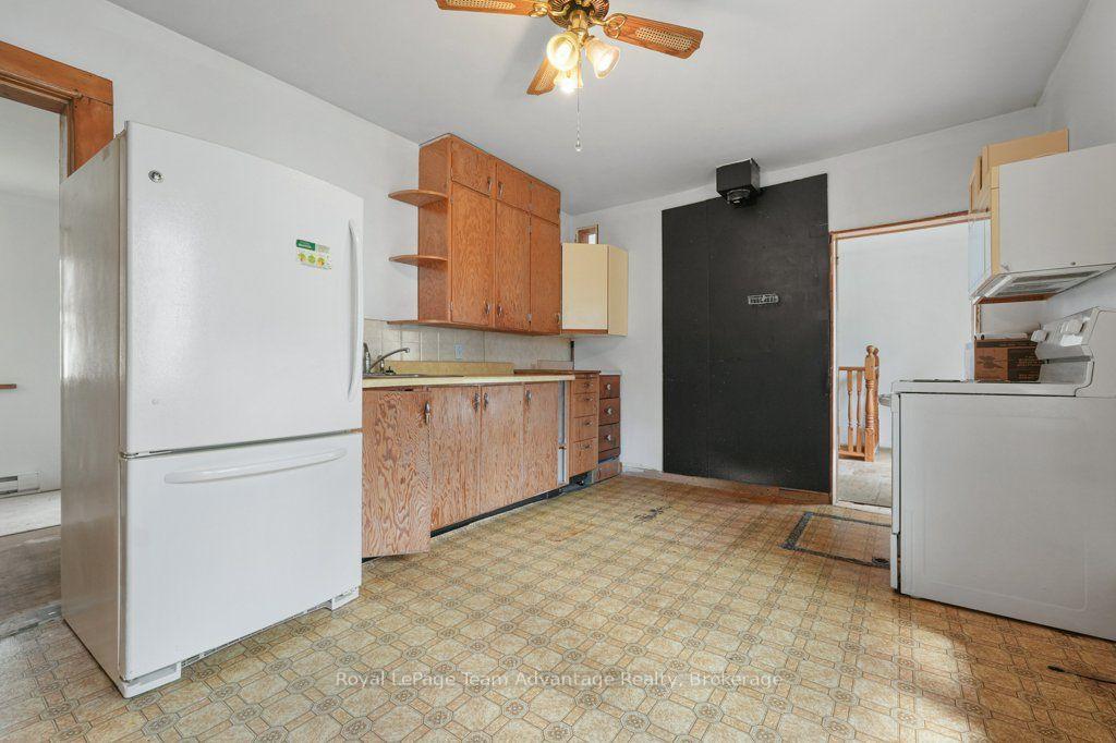 Photo 12 of 111 Gibson St Street, Parry Sound — HOMEH