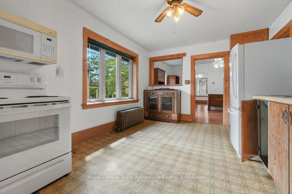 Photo 13 of 111 Gibson St Street, Parry Sound — HOMEH
