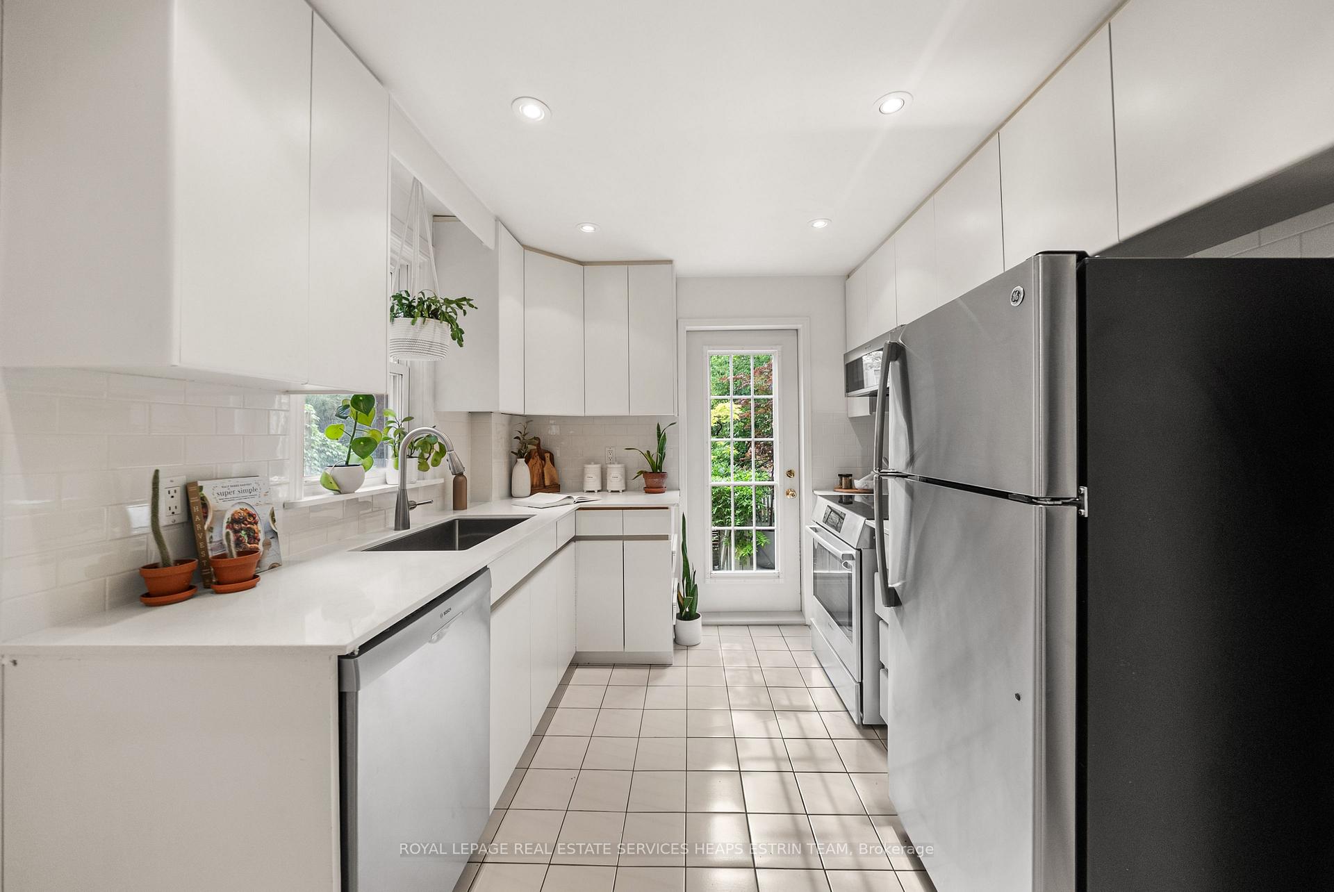 Photo 17 of 56 Durie Street, Toronto, High Park-Swansea — HOMEH