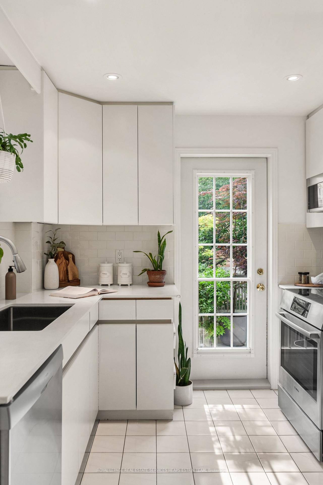 Photo 18 of 56 Durie Street, Toronto, High Park-Swansea — HOMEH
