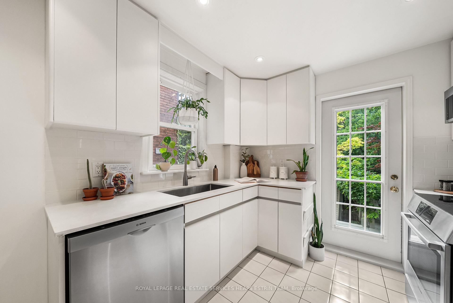 Photo 19 of 56 Durie Street, Toronto, High Park-Swansea — HOMEH
