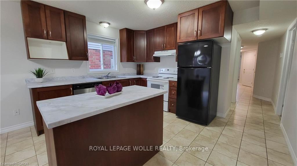Photo 4 of Unit A, 128 Udvari Crescent, Kitchener, Highland West — HOMEH