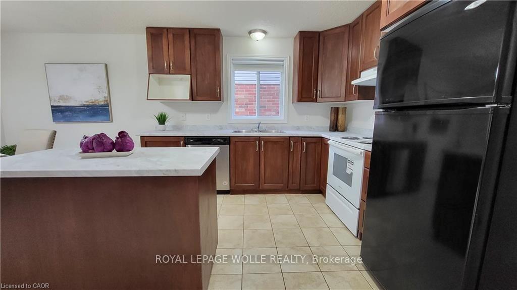 Photo 5 of Unit A, 128 Udvari Crescent, Kitchener, Highland West — HOMEH