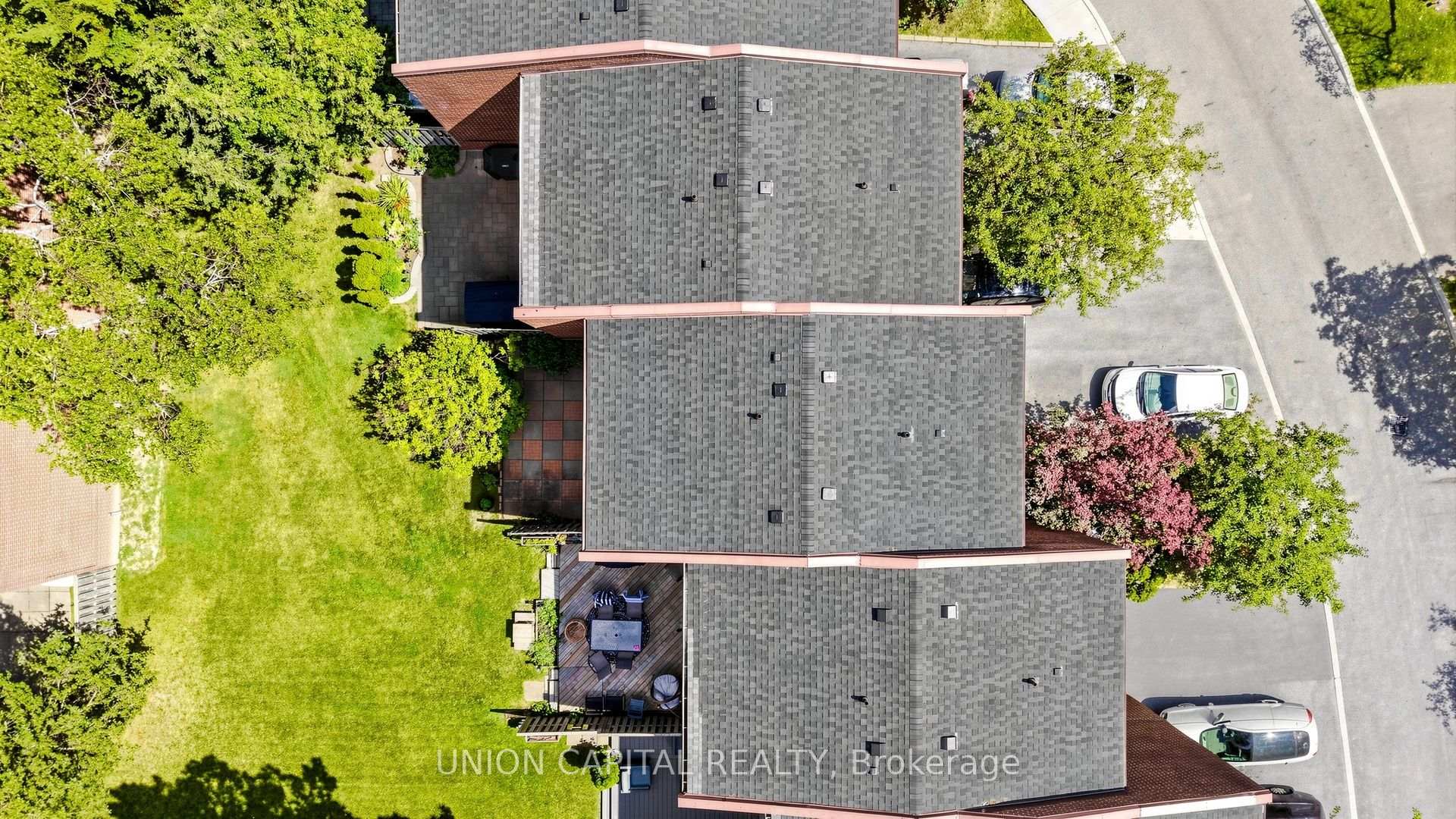 Photo 3 of 6 Windy Golf Way, Toronto, Flemingdon Park — HOMEH