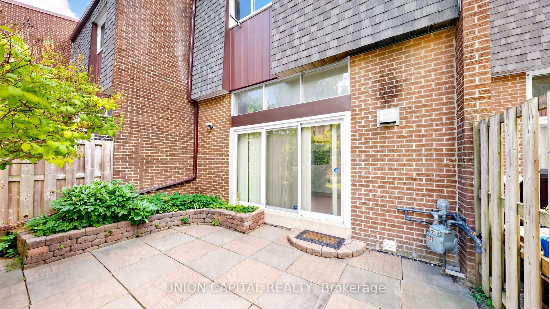 Photo 16 of 6 Windy Golf Way, Toronto, Flemingdon Park — HOMEH