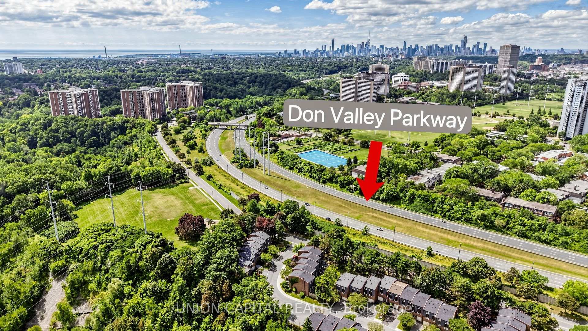 Photo 18 of 6 Windy Golf Way, Toronto, Flemingdon Park — HOMEH